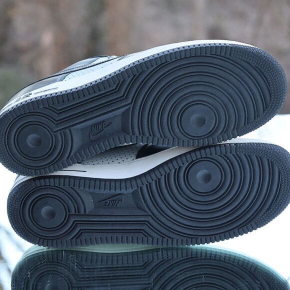 Nike Air Force 1 Low Metallic Silver 2009 - Picture 13 of 13